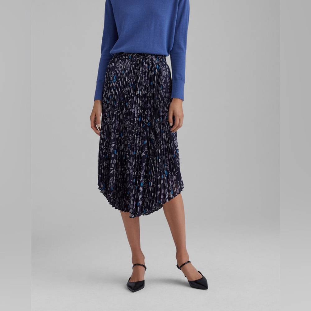 Club Monaco Scooped Hem Pleated Skirt Navy Base (S)